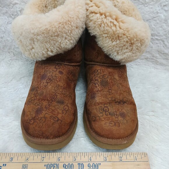 UGG Women's Brown Singature Suede Sheepskin Winter Boots Size 8 - Picture 2 of 8